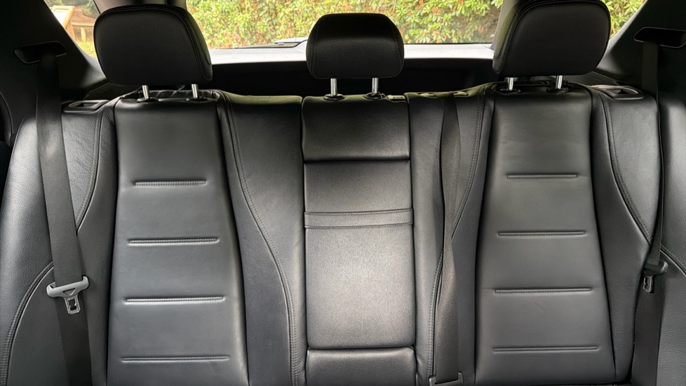 Mercedes-Benz GLE 300d 4Matic AMG Line 5dr 9G-Tronic Diesel Estate - Image 15