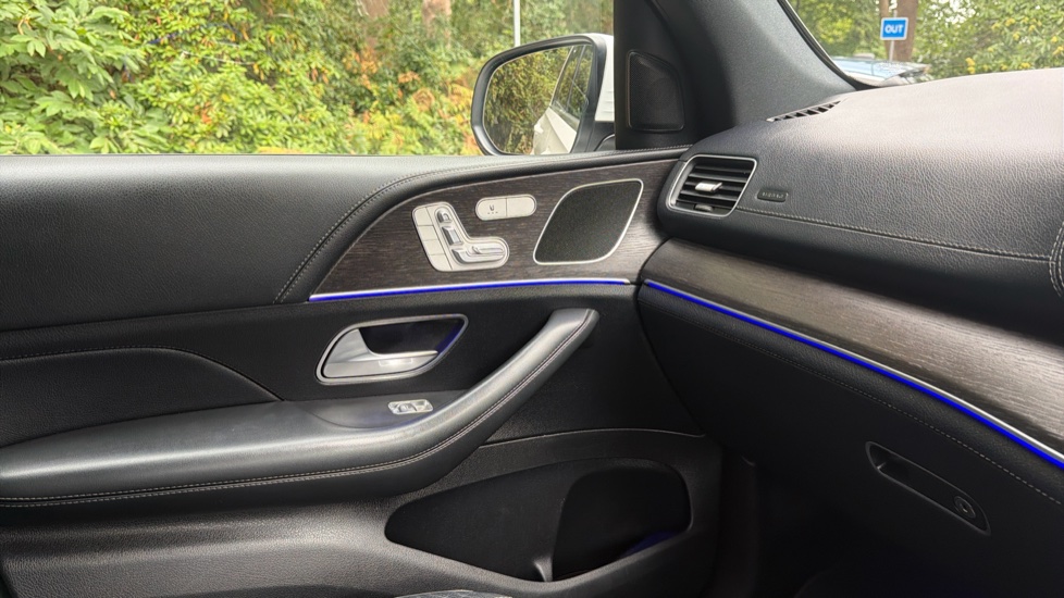 Mercedes-Benz GLE 300d 4Matic AMG Line 5dr 9G-Tronic Diesel Estate - Image 29