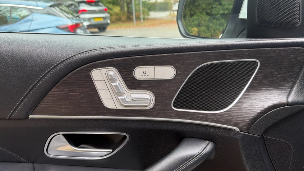 Mercedes-Benz GLE 300d 4Matic AMG Line 5dr 9G-Tronic Diesel Estate - Image 40