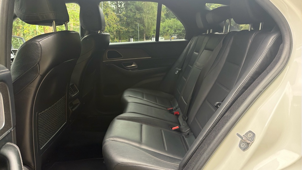 Mercedes-Benz GLE 300d 4Matic AMG Line 5dr 9G-Tronic Diesel Estate - Image 41