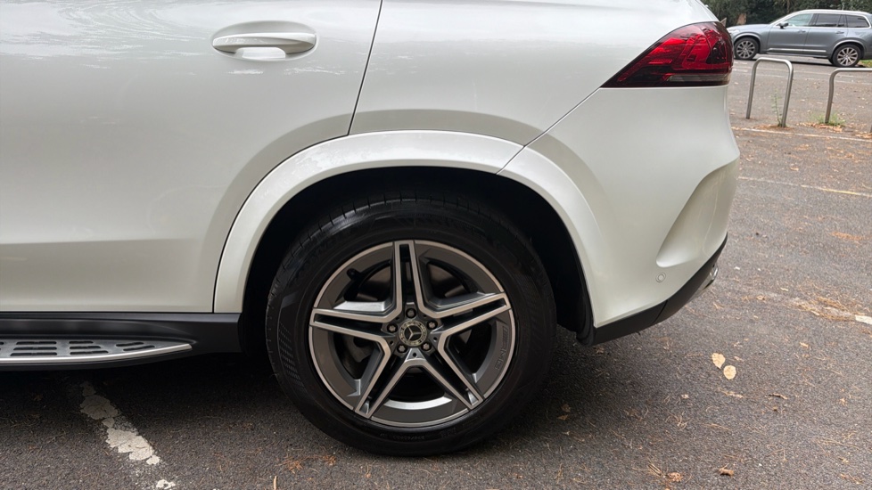 Mercedes-Benz GLE 300d 4Matic AMG Line 5dr 9G-Tronic Diesel Estate - Image 42