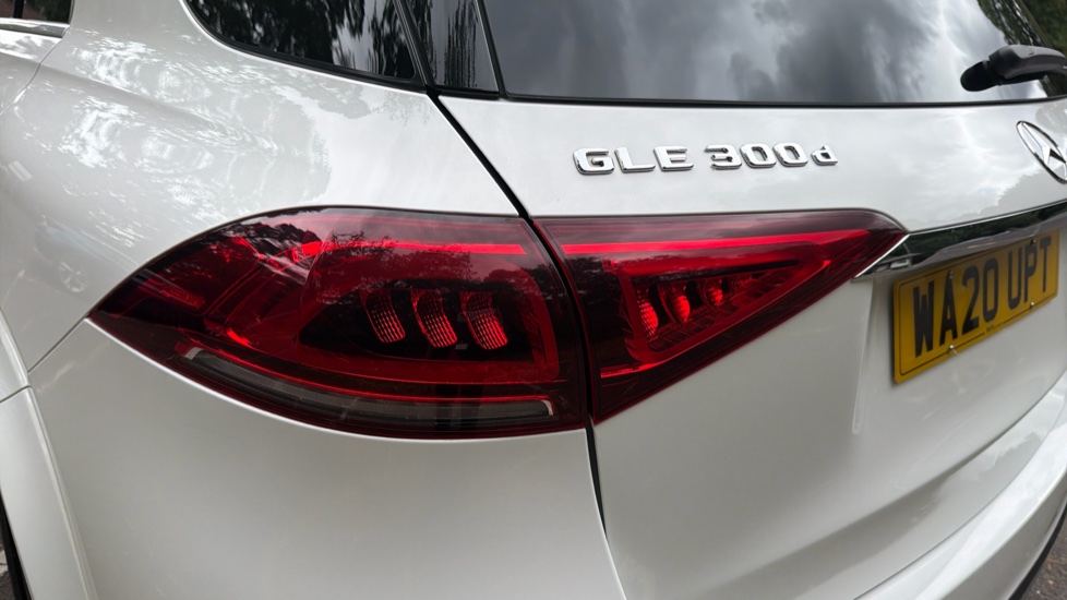 Mercedes-Benz GLE 300d 4Matic AMG Line 5dr 9G-Tronic Diesel Estate - Image 45