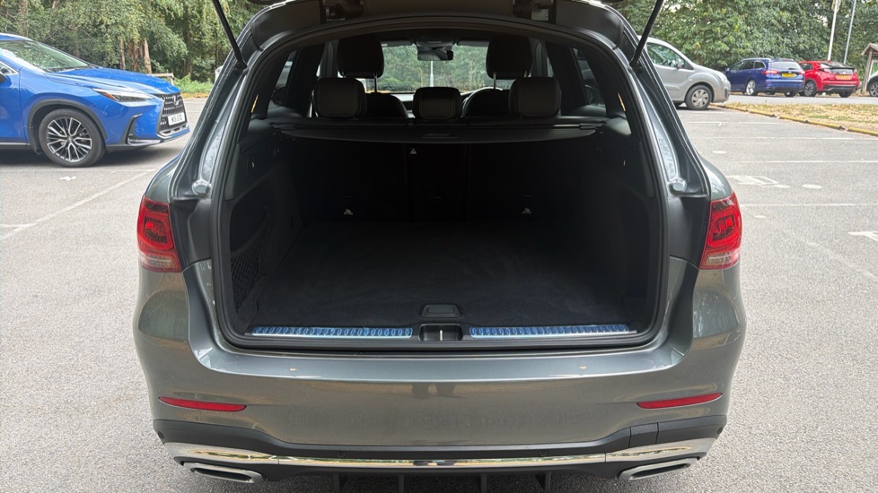 Mercedes-Benz GLC 300d 4Matic AMG Line Premium 5dr 9G-Tronic Diesel Estate - Image 4