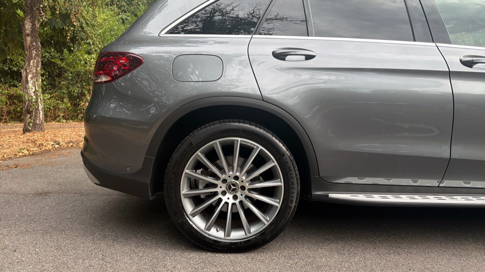 Mercedes-Benz GLC 300d 4Matic AMG Line Premium 5dr 9G-Tronic Diesel Estate - Image 7