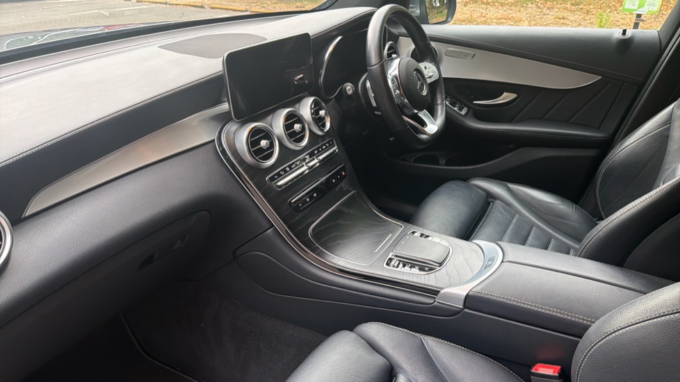 Mercedes-Benz GLC 300d 4Matic AMG Line Premium 5dr 9G-Tronic Diesel Estate - Image 9