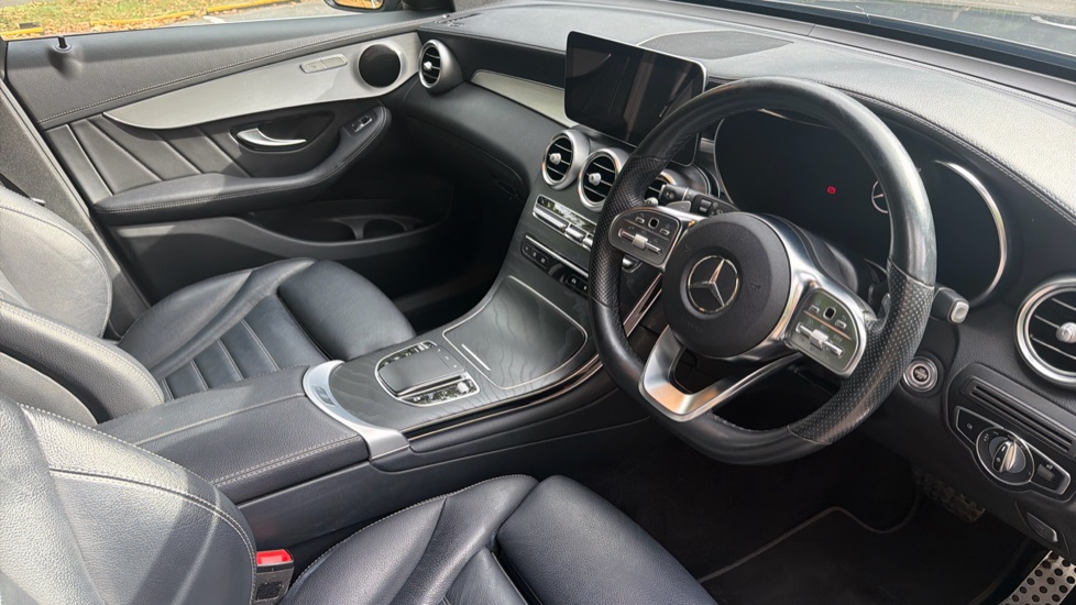 Mercedes-Benz GLC 300d 4Matic AMG Line Premium 5dr 9G-Tronic Diesel Estate - Image 11