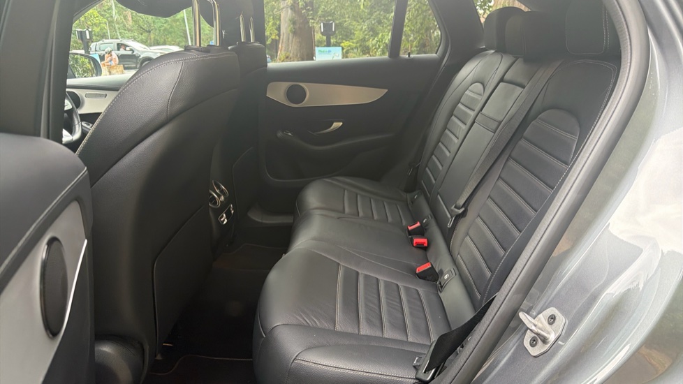 Mercedes-Benz GLC 300d 4Matic AMG Line Premium 5dr 9G-Tronic Diesel Estate - Image 33