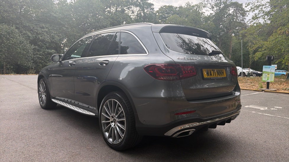Mercedes-Benz GLC 300d 4Matic AMG Line Premium 5dr 9G-Tronic Diesel Estate - Image 36