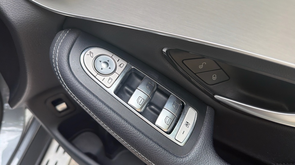 Mercedes-Benz GLC 300d 4Matic AMG Line Premium 5dr 9G-Tronic Diesel Estate - Image 43