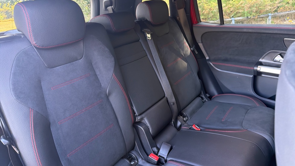 Mercedes-Benz GLB 200 AMG Line Premium Plus 5dr 7G-Tronic Petrol Estate - Image 16