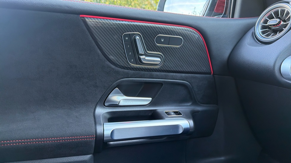 Mercedes-Benz GLB 200 AMG Line Premium Plus 5dr 7G-Tronic Petrol Estate - Image 29