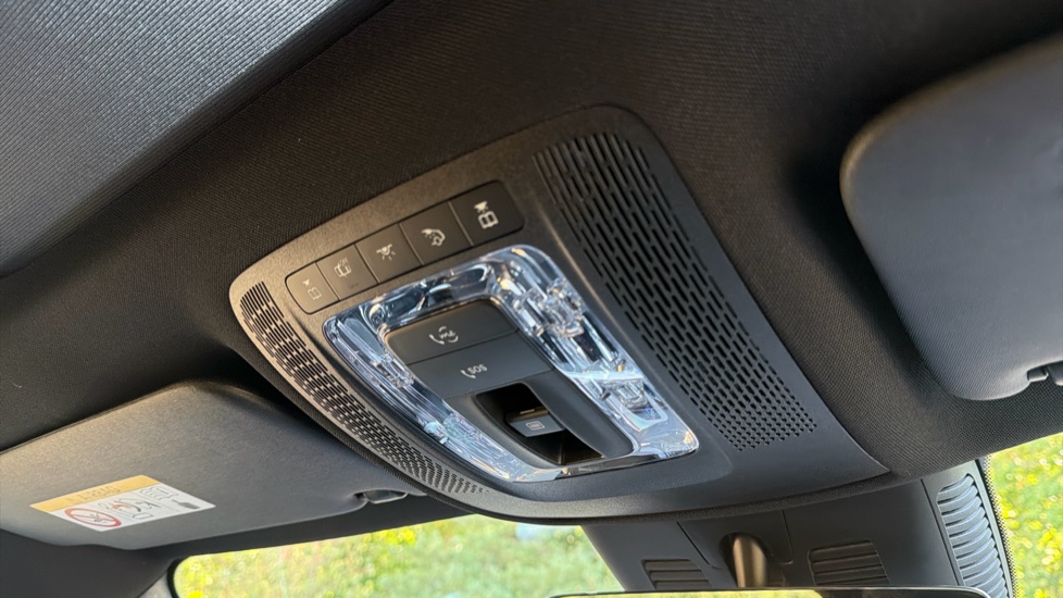 Mercedes-Benz GLB 200 AMG Line Premium Plus 5dr 7G-Tronic Petrol Estate - Image 30