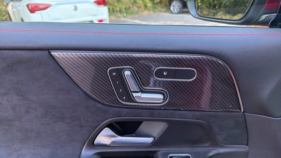 Mercedes-Benz GLB 200 AMG Line Premium Plus 5dr 7G-Tronic Petrol Estate - Image 39