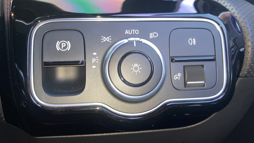 Mercedes-Benz A-Class A180d AMG Line Premium Plus 5dr Auto Diesel Hatchback - Image 31
