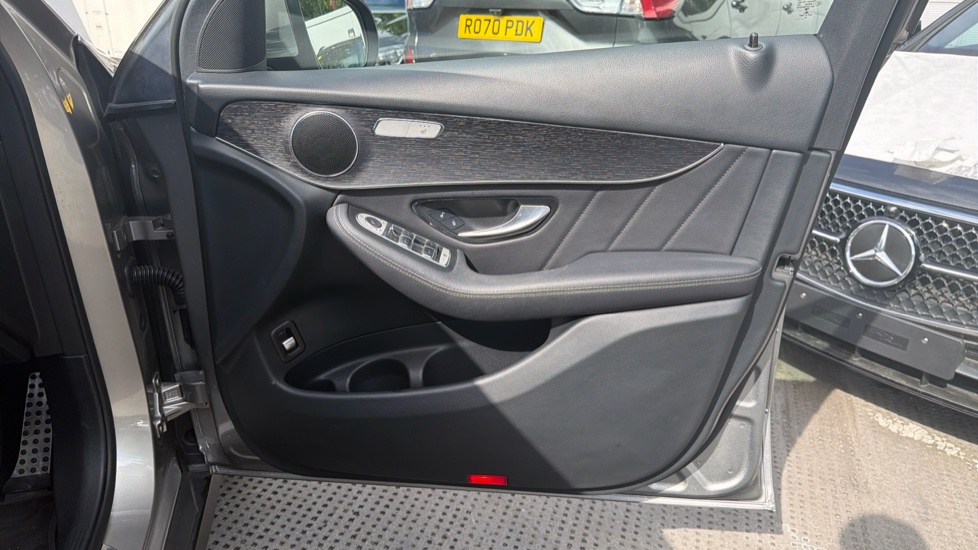 Mercedes-Benz GLC 220d 4Matic AMG Line 5dr 9G-Tronic Diesel Estate - Image 25