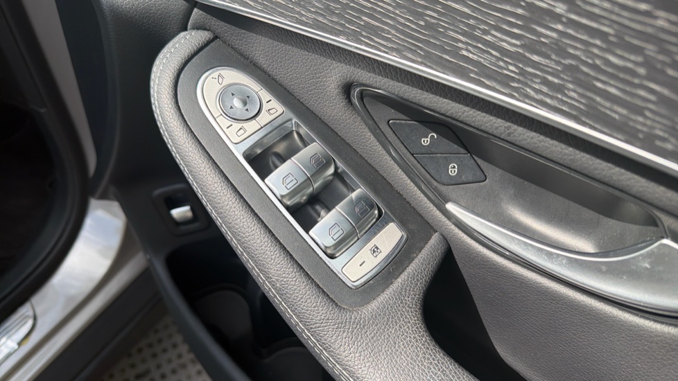 Mercedes-Benz GLC 220d 4Matic AMG Line 5dr 9G-Tronic Diesel Estate - Image 28