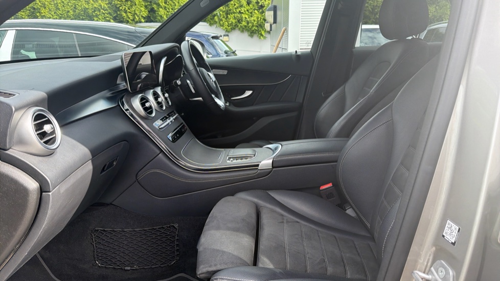 Mercedes-Benz GLC 220d 4Matic AMG Line 5dr 9G-Tronic Diesel Estate - Image 44