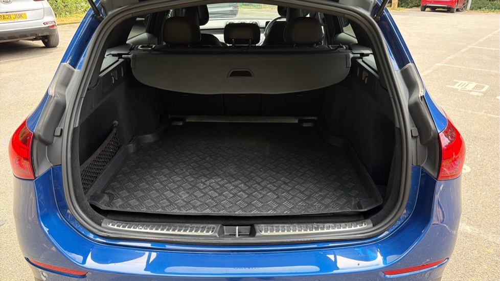 Mercedes-Benz C-Class C300d AMG Line Premium 5dr 9G-Tronic Diesel Estate - Image 4