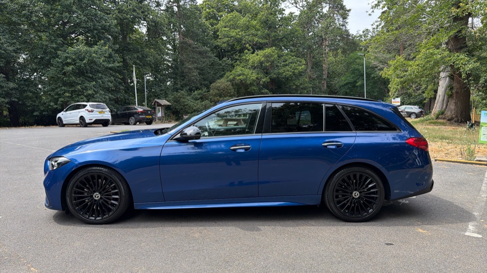 Mercedes-Benz C-Class C300d AMG Line Premium 5dr 9G-Tronic Diesel Estate - Image 27