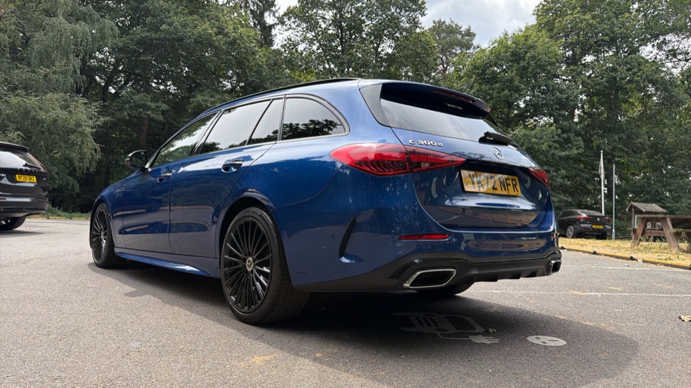 Mercedes-Benz C-Class C300d AMG Line Premium 5dr 9G-Tronic Diesel Estate - Image 30