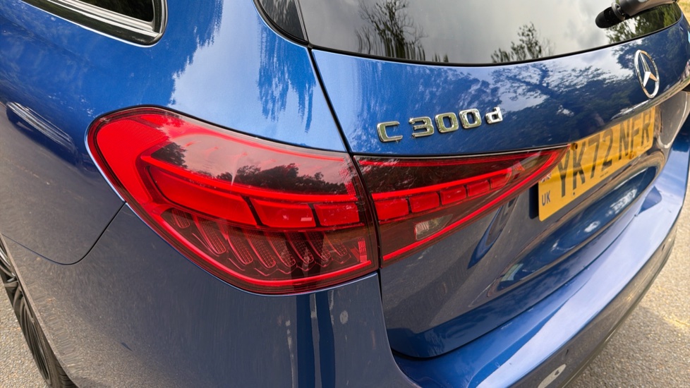 Mercedes-Benz C-Class C300d AMG Line Premium 5dr 9G-Tronic Diesel Estate - Image 31