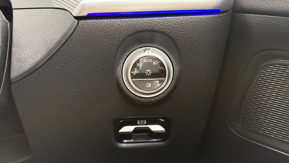Mercedes-Benz C-Class C300d AMG Line Premium 5dr 9G-Tronic Diesel Estate - Image 42