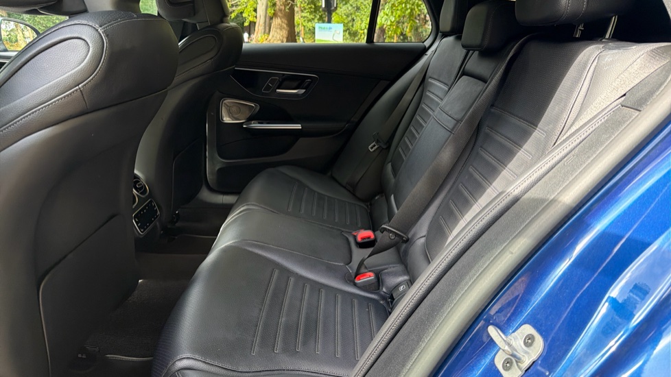 Mercedes-Benz C-Class C300e AMG Line Premium Plus 5dr 9G-Tronic Estate - Image 31