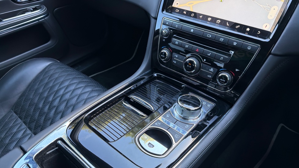 Jaguar XJ 3.0d V6 XJ50 4dr Auto Diesel Saloon - Image 13