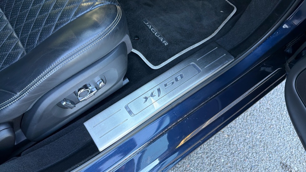 Jaguar XJ 3.0d V6 XJ50 4dr Auto Diesel Saloon - Image 15