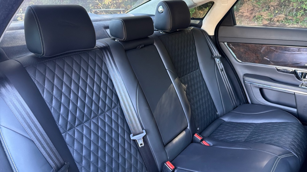 Jaguar XJ 3.0d V6 XJ50 4dr Auto Diesel Saloon - Image 16