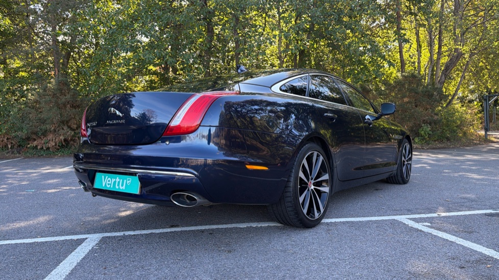 Jaguar XJ 3.0d V6 XJ50 4dr Auto Diesel Saloon - Image 32