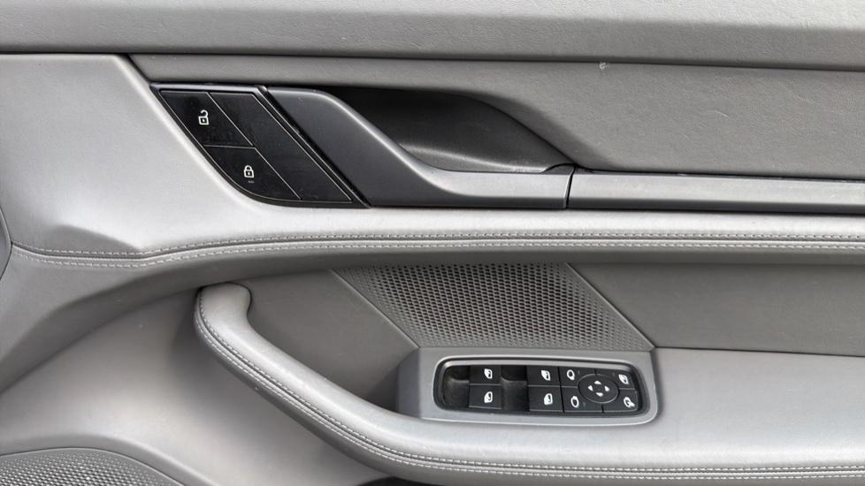 Porsche Taycan 390kW 4S 79kWh 5dr Auto Electric Estate - Image 36
