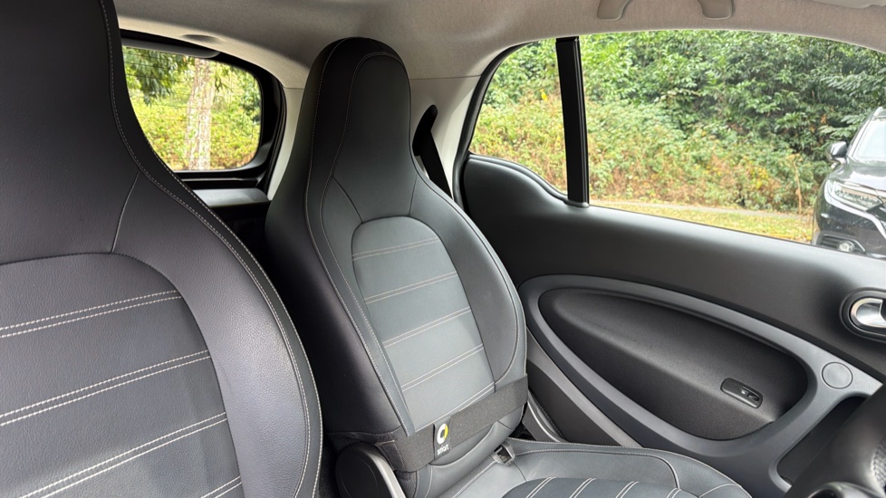 smart fortwo coupe 1.0 Prime Premium 2dr Auto Petrol Coupe - Image 15