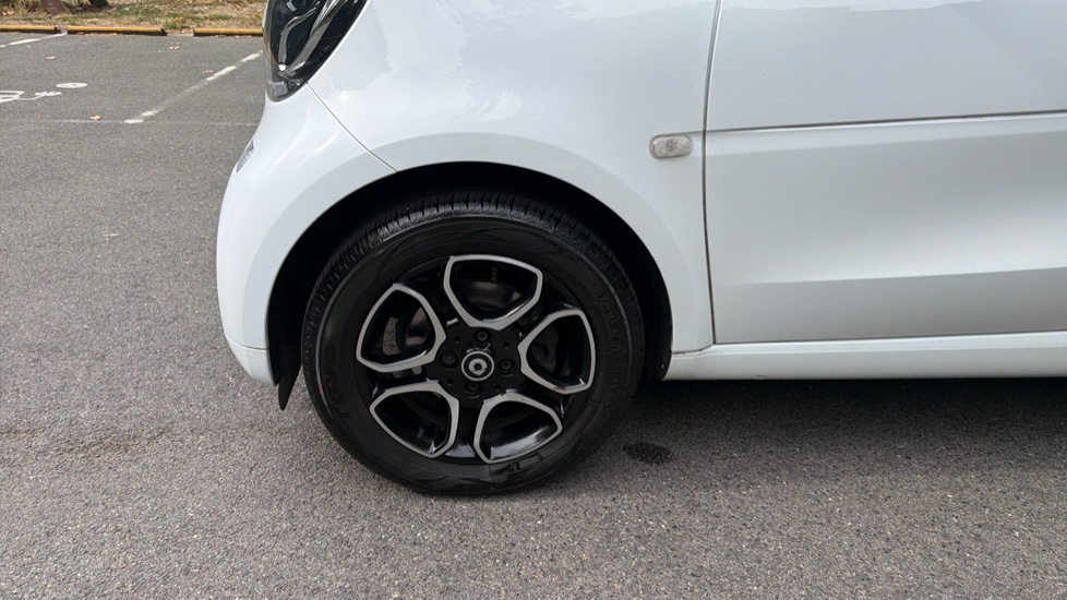 smart fortwo coupe 1.0 Prime Premium 2dr Auto Petrol Coupe - Image 30