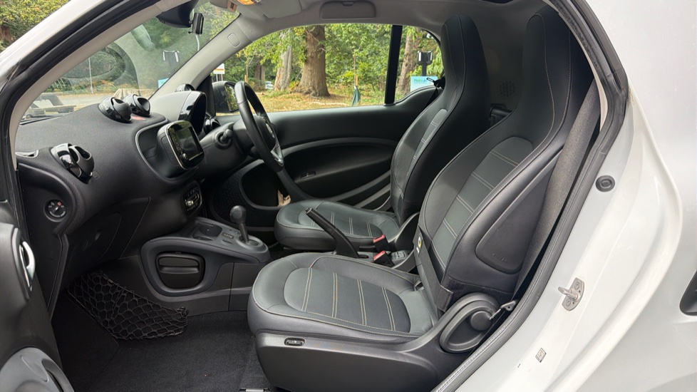 smart fortwo coupe 1.0 Prime Premium 2dr Auto Petrol Coupe - Image 32