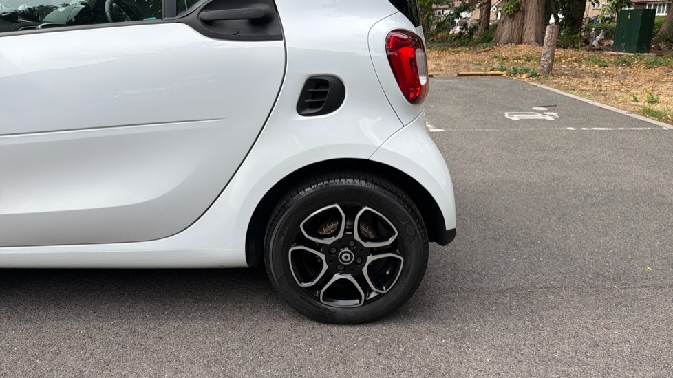 smart fortwo coupe 1.0 Prime Premium 2dr Auto Petrol Coupe - Image 33