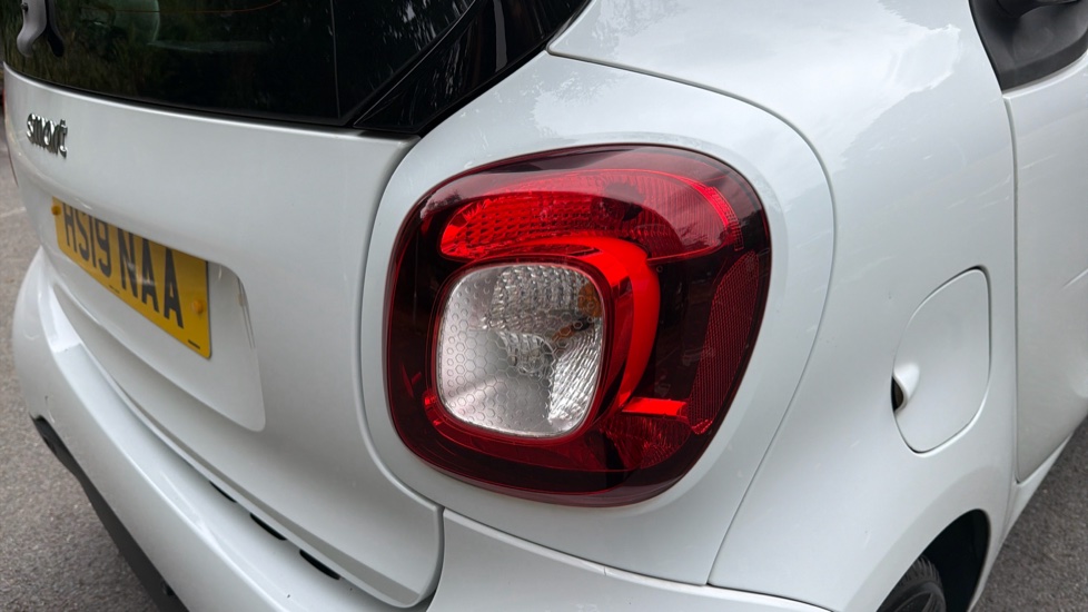 smart fortwo coupe 1.0 Prime Premium 2dr Auto Petrol Coupe - Image 37