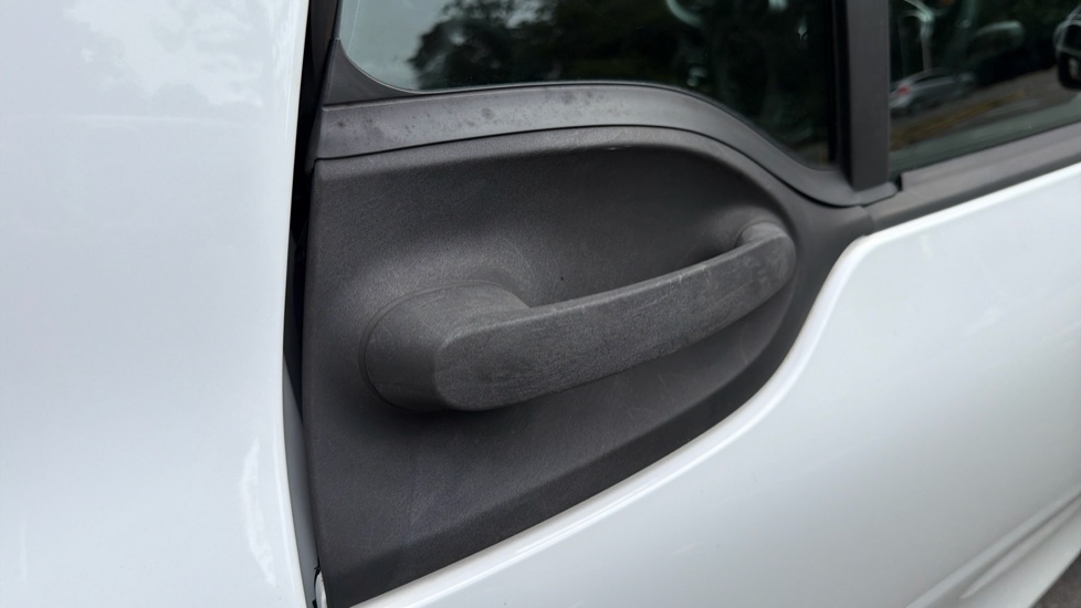 smart fortwo coupe 1.0 Prime Premium 2dr Auto Petrol Coupe - Image 40