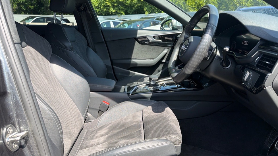 Audi A4 35 TFSI Black Edition 5dr S Tronic Petrol Estate - Image 22