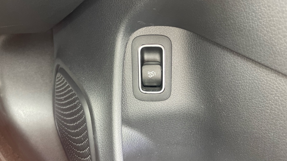Mercedes-Benz CLA 180 AMG Line Executive 4dr Tip Auto Petrol Saloon - Image 35
