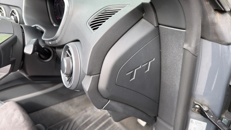 Audi TT 1.8T FSI Sport 2dr Petrol Roadster - Image 38