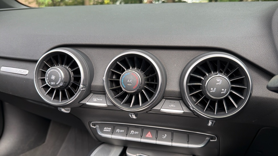 Audi TT 1.8T FSI Sport 2dr Petrol Roadster - Image 40