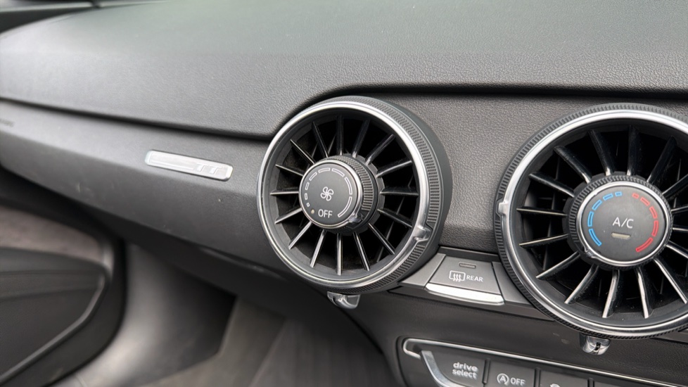 Audi TT 1.8T FSI Sport 2dr Petrol Roadster - Image 41