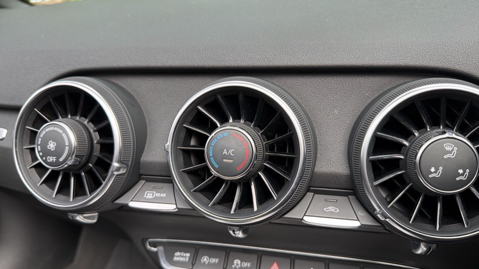 Audi TT 1.8T FSI Sport 2dr Petrol Roadster - Image 42