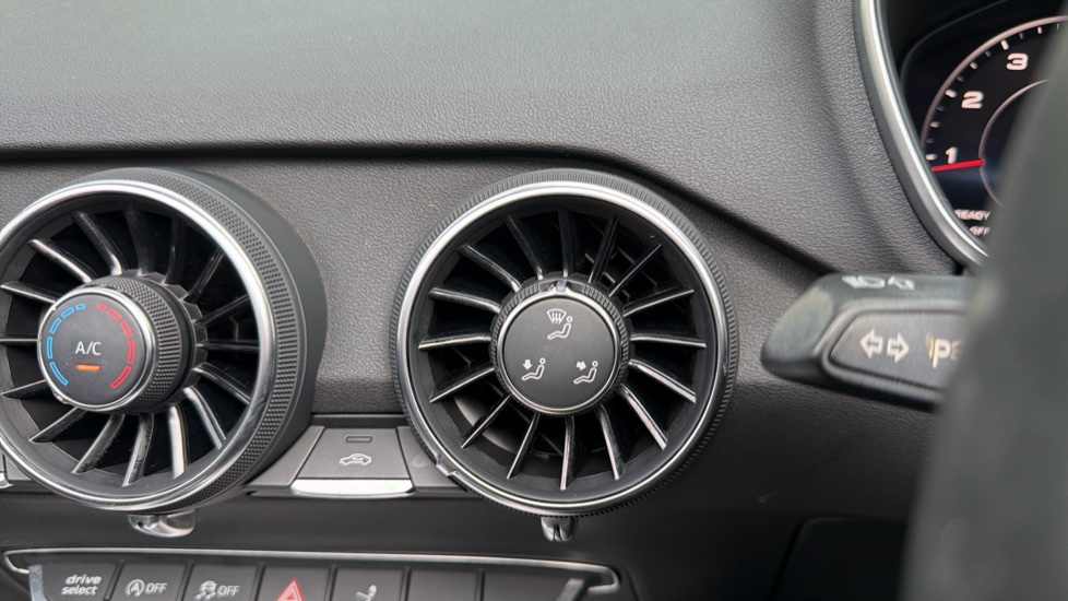 Audi TT 1.8T FSI Sport 2dr Petrol Roadster - Image 43