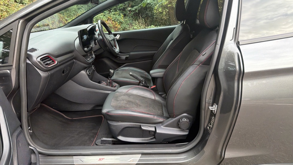 Ford Fiesta 1.0 EcoBoost Hybrid mHEV 155 ST-Line Vignale 3dr Petrol Hatchback - Image 32