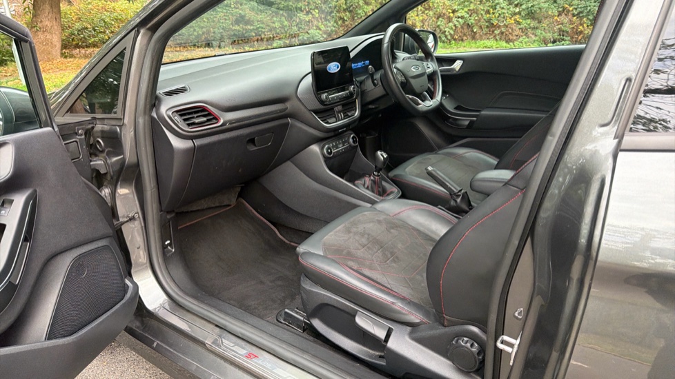 Ford Fiesta 1.0 EcoBoost Hybrid mHEV 155 ST-Line Vignale 3dr Petrol Hatchback - Image 33