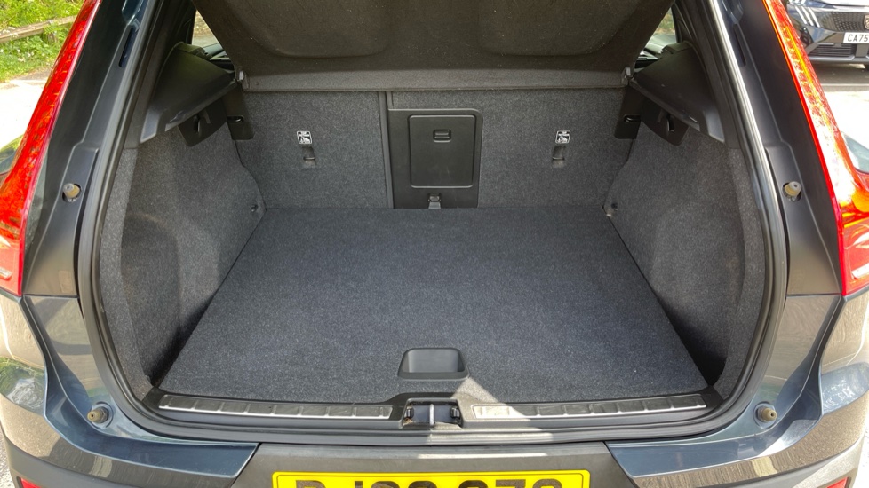 Volvo XC40 2.0 T5 Inscription 5dr AWD Geartronic Petrol Estate - Image 4