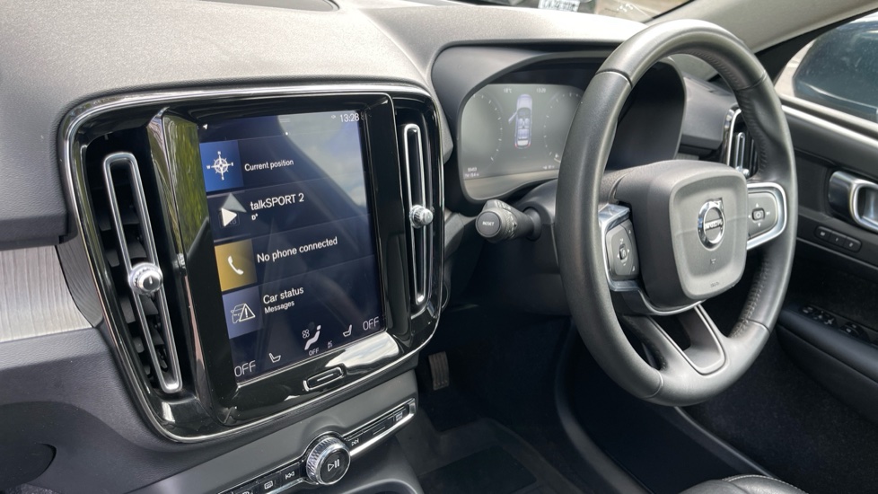 Volvo XC40 2.0 T5 Inscription 5dr AWD Geartronic Petrol Estate - Image 9