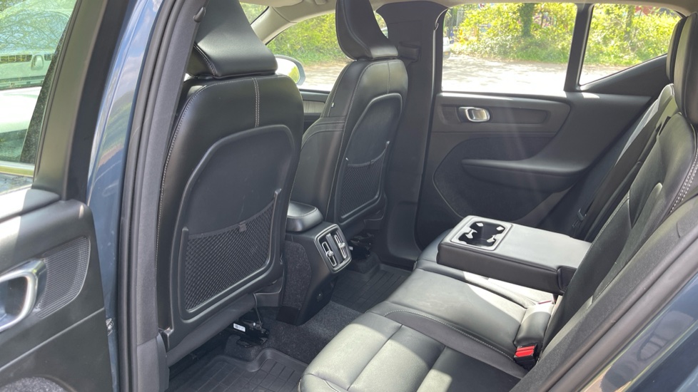Volvo XC40 2.0 T5 Inscription 5dr AWD Geartronic Petrol Estate - Image 31